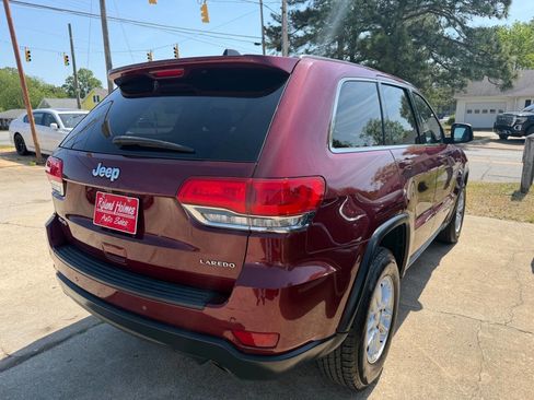 Used 2019 Jeep Grand Cherokee Laredo AWD/4WD image 5