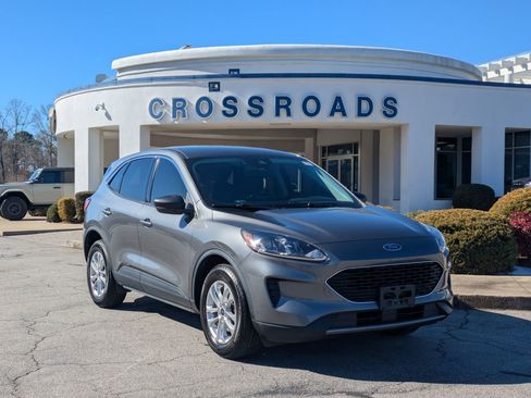 Used 2022 Ford Escape SE w/ Cold Weather Package image 1