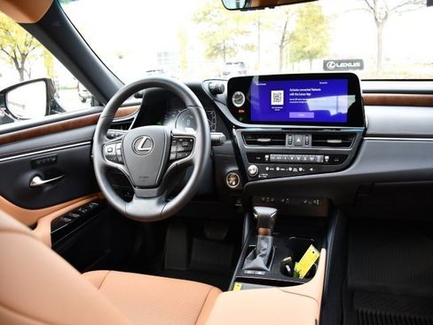 Certified 2025 Lexus ES 300h w/ Premium Package image 21