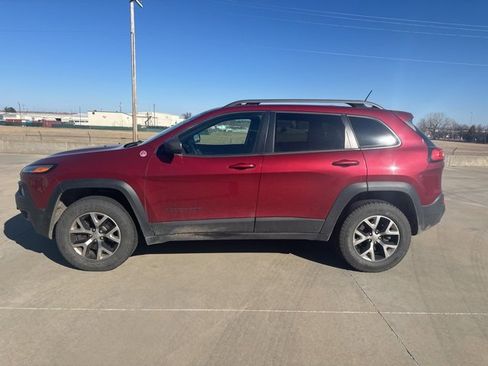 Used 2015 Jeep Cherokee Trailhawk w/ Cold Weather Group image 8