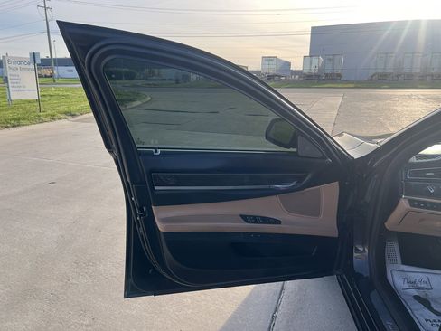 Used 2015 BMW 750i xDrive image 16