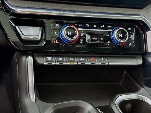 Used 2024 GMC Sierra 3500 Denali w/ Denali Reserve Package image 8