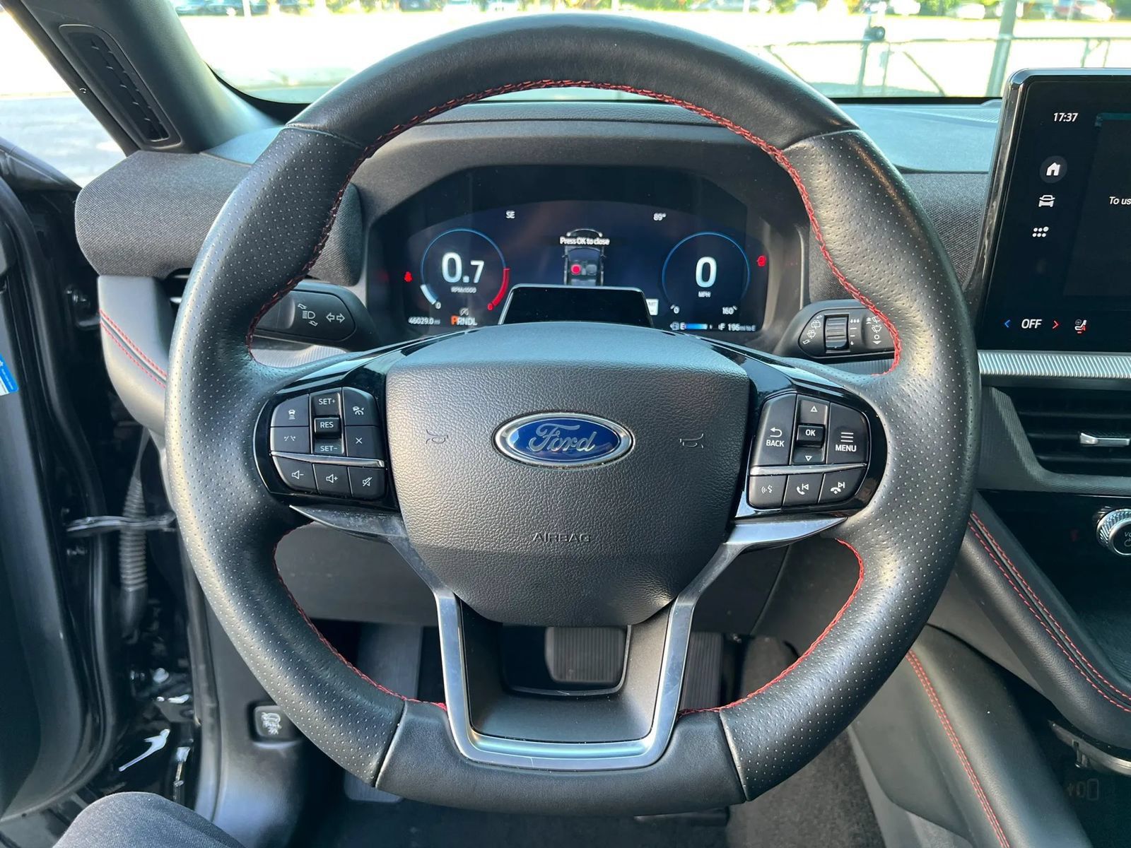 Used 2025 Ford Explorer ST-Line w/ ST-Line Street Pack AWD/4WD image 17