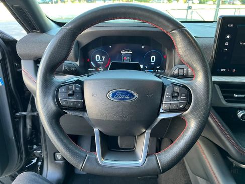 Used 2025 Ford Explorer ST-Line w/ ST-Line Street Pack AWD/4WD image 17