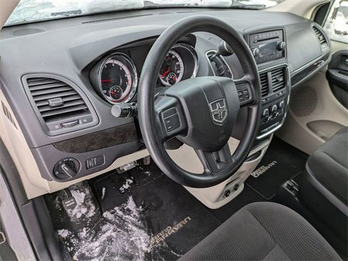 Used 2017 Dodge Grand Caravan SE image 8