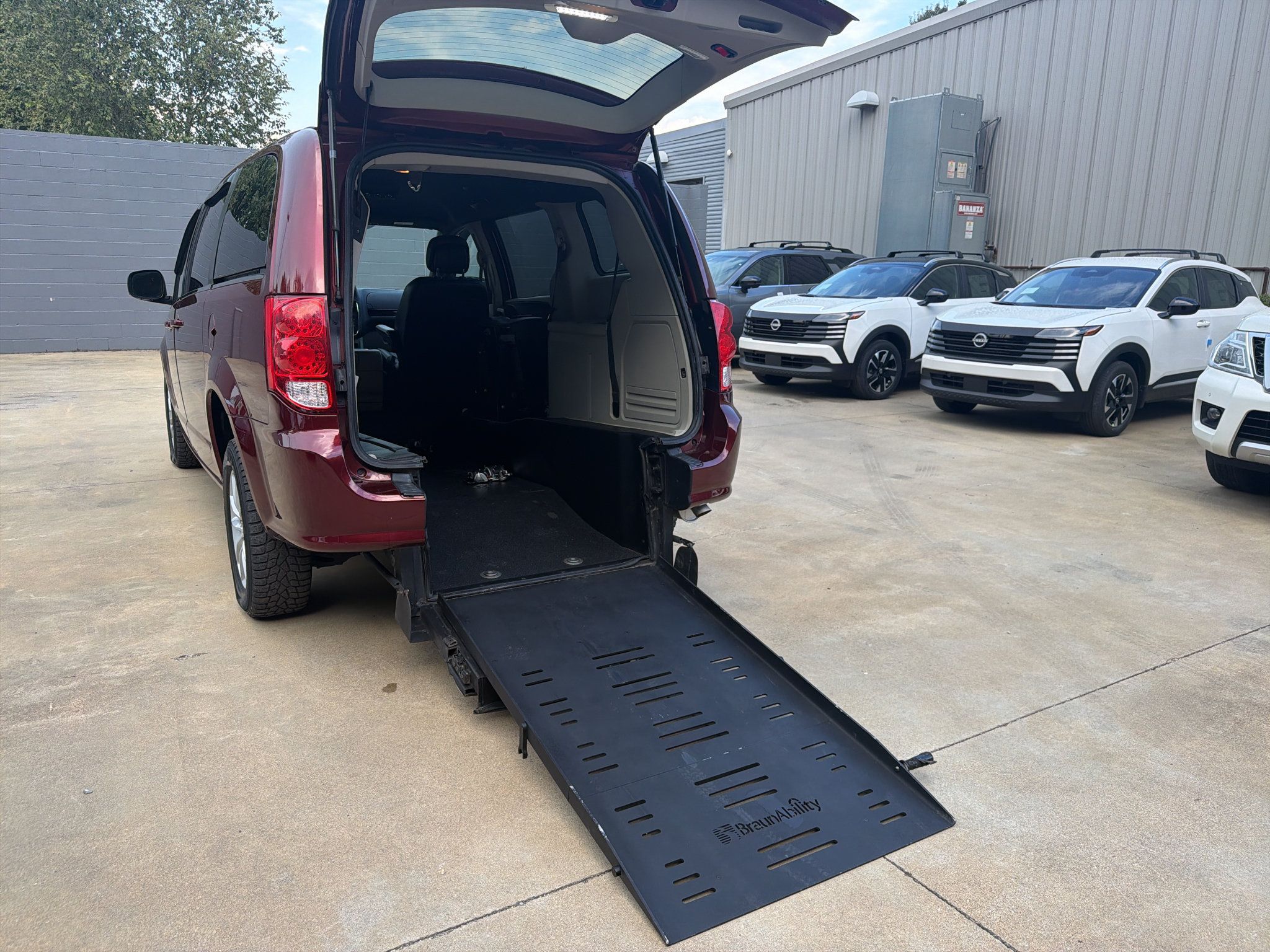 Used 2019 Dodge Grand Caravan SXT FWD image 15