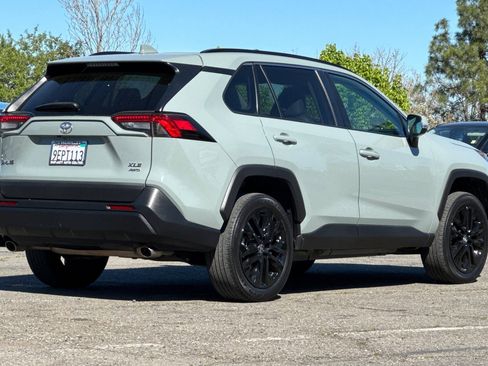 Used 2022 Toyota RAV4 XLE Premium image 4