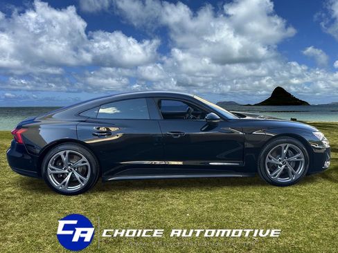 Used 2024 Audi e-tron GT Prestige w/ Prestige Package image 9