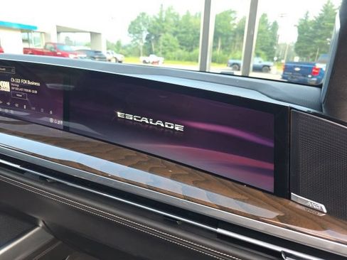 Used 2025 Cadillac Escalade Sport Platinum AWD/4WD image 17