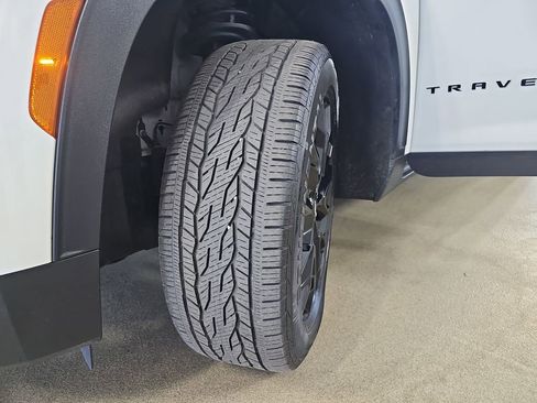 Certified 2026 Chevrolet Traverse LT w/ Midnight/Sport Edition FWD image 40