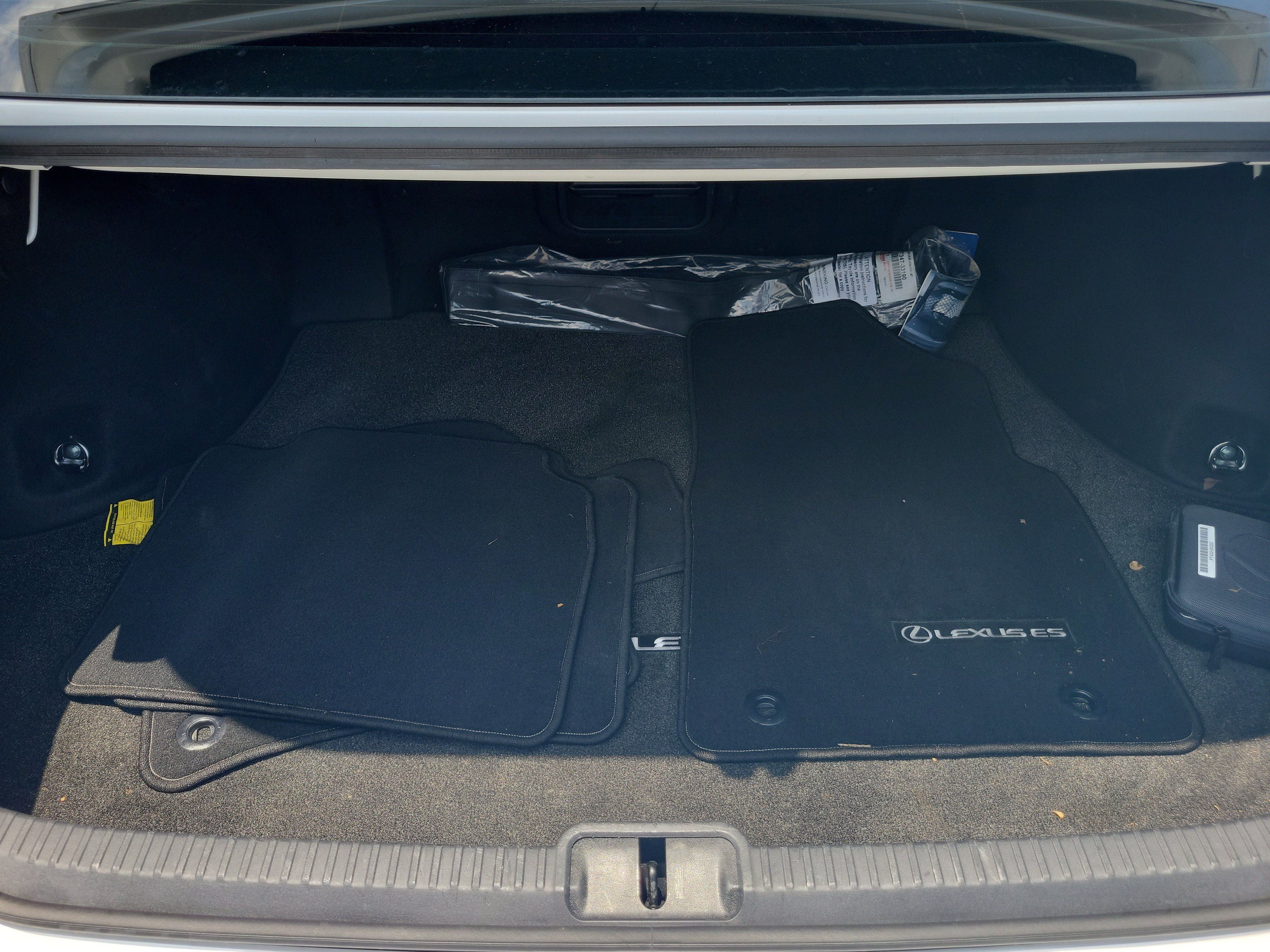 Certified 2024 Lexus ES 350 w/ Technology Package FWD image 9