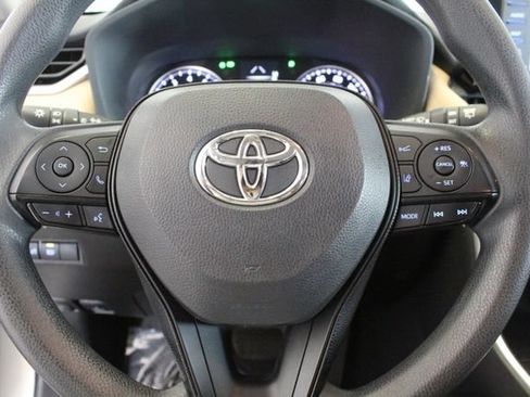 Used 2019 Toyota RAV4 XLE FWD image 13