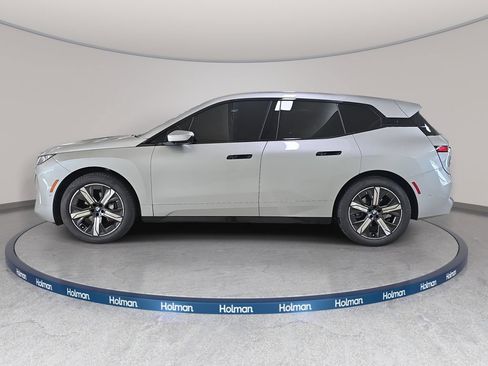 Used 2026 BMW iX xDrive60 w/ Premium Package AWD/4WD image 11