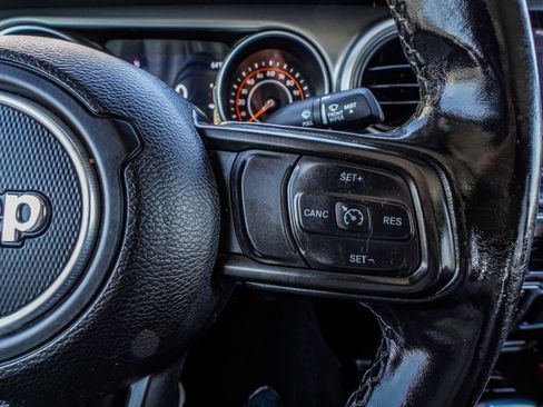 Used 2021 Jeep Gladiator Willys image 17