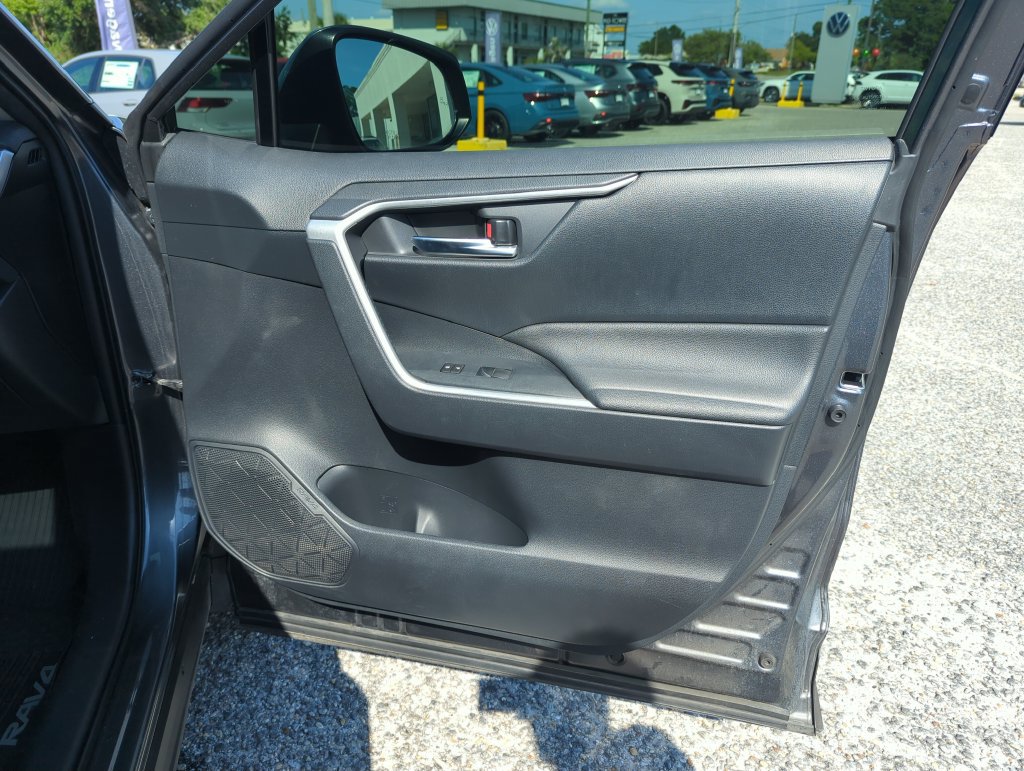 Used 2019 Toyota RAV4 XLE Premium w/ Cold Weather Package AWD/4WD image 35