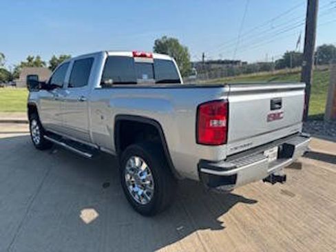 Used 2019 GMC Sierra 2500 Denali w/ Duramax Plus Package image 4