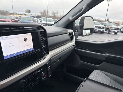 Used 2023 Ford F250 XLT w/ FX4 Off-Road Package image 24