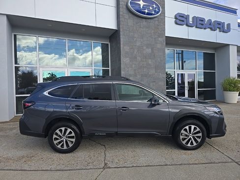 Used 2025 Subaru Outback Premium image 27