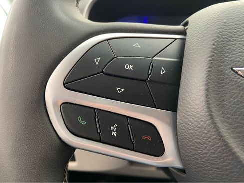 Used 2023 Chrysler Pacifica Touring-L image 23