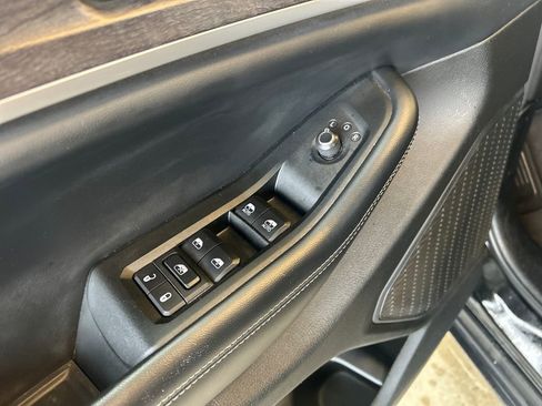 Used 2023 Jeep Grand Cherokee Limited w/ Luxury Tech Group II image 20