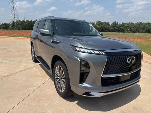 Used 2025 INFINITI QX80 Sensory AWD/4WD image 3