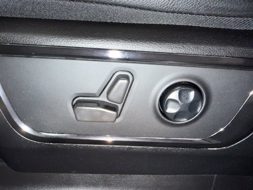 Used 2022 RAM 1500 Limited w/ Body-Colour Bumper Group AWD/4WD image 16