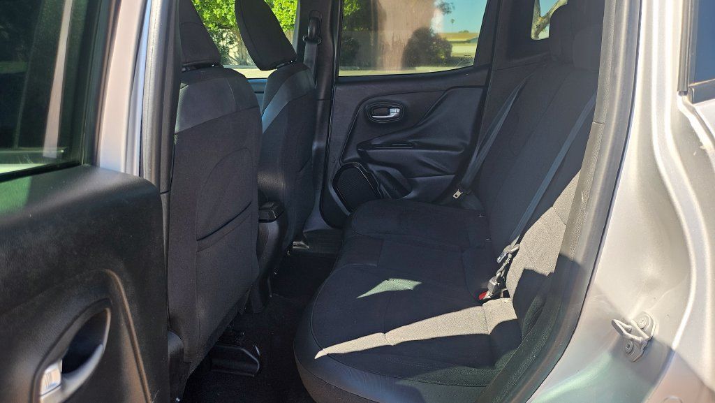 Used 2017 Jeep Renegade Altitude FWD image 20