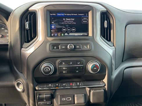 Certified 2024 Chevrolet Silverado 1500 Custom image 22