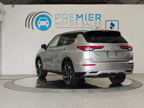 Used 2023 Mitsubishi Outlander SE image 4