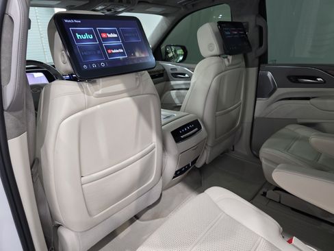 Used 2022 Cadillac Escalade Sport Platinum RWD image 12