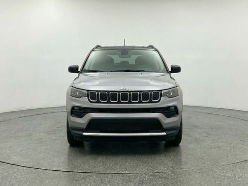 Used 2025 Jeep Compass Limited AWD/4WD image 2