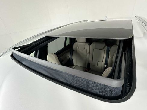 New 2025 Volvo XC90 B5 Plus w/ Protection Package Premier image 20