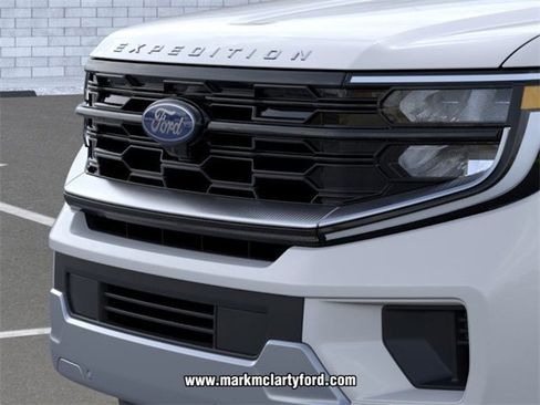 New 2026 Ford Expedition Max Platinum image 17