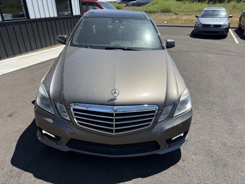 Used 2011 Mercedes-Benz E 550 4MATIC Sedan w/ Premium 2 Pkg image 3