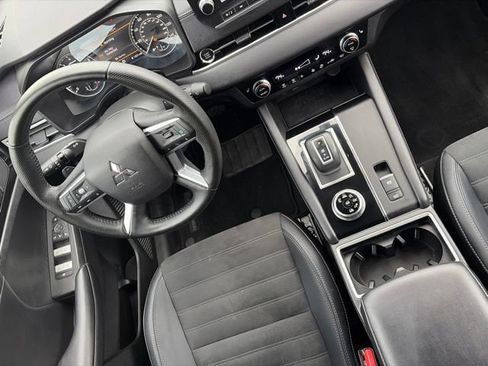 Used 2024 Mitsubishi Outlander SE AWD/4WD image 35
