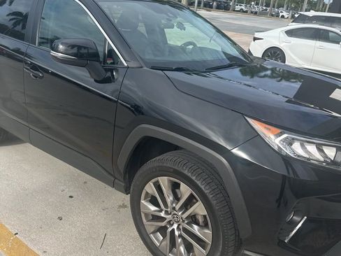 Used 2021 Toyota RAV4 XLE Premium FWD image 9