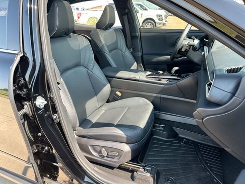 Used 2025 Toyota Crown Platinum image 23