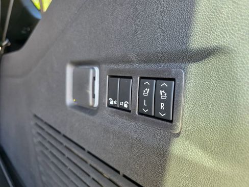 New 2026 Chevrolet Suburban High Country image 8