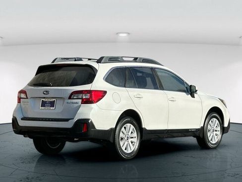 Used 2018 Subaru Outback 2.5i Premium image 6