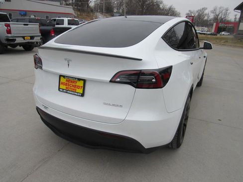 Used 2022 Tesla Model Y Performance image 6
