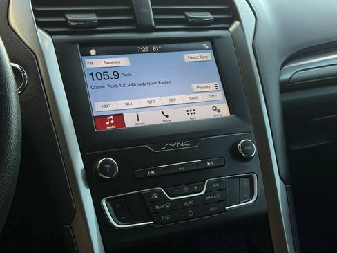 Used 2019 Ford Fusion SE FWD image 21
