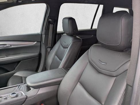 Used 2024 Cadillac XT6 Luxury image 8