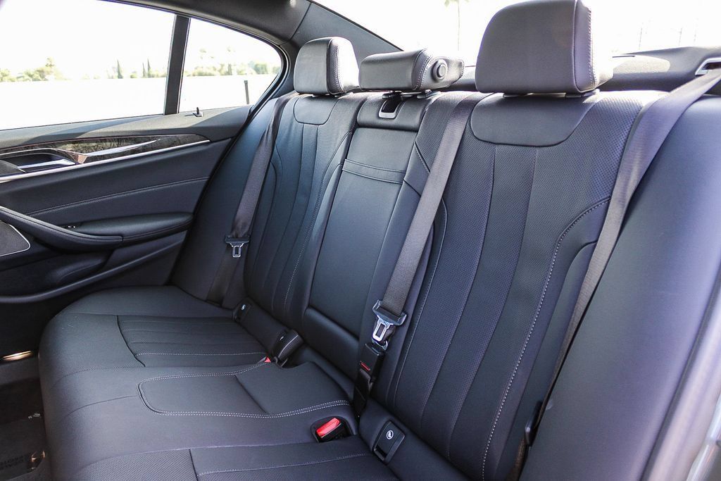 Used 2023 BMW 540i xDrive w/ Premium Package AWD/4WD image 19