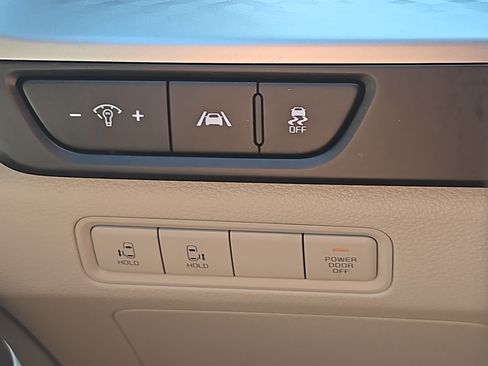 Used 2024 Kia Carnival LX FWD image 19