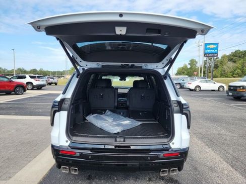 New 2026 Chevrolet Traverse High Country w/ LPO, Floor Liner Package image 9