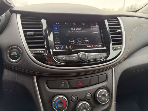 Used 2022 Chevrolet Trax LT w/ LT Convenience Package image 10