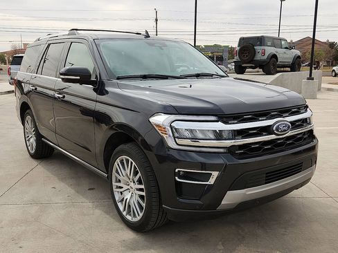 Used 2024 Ford Expedition Limited image 4