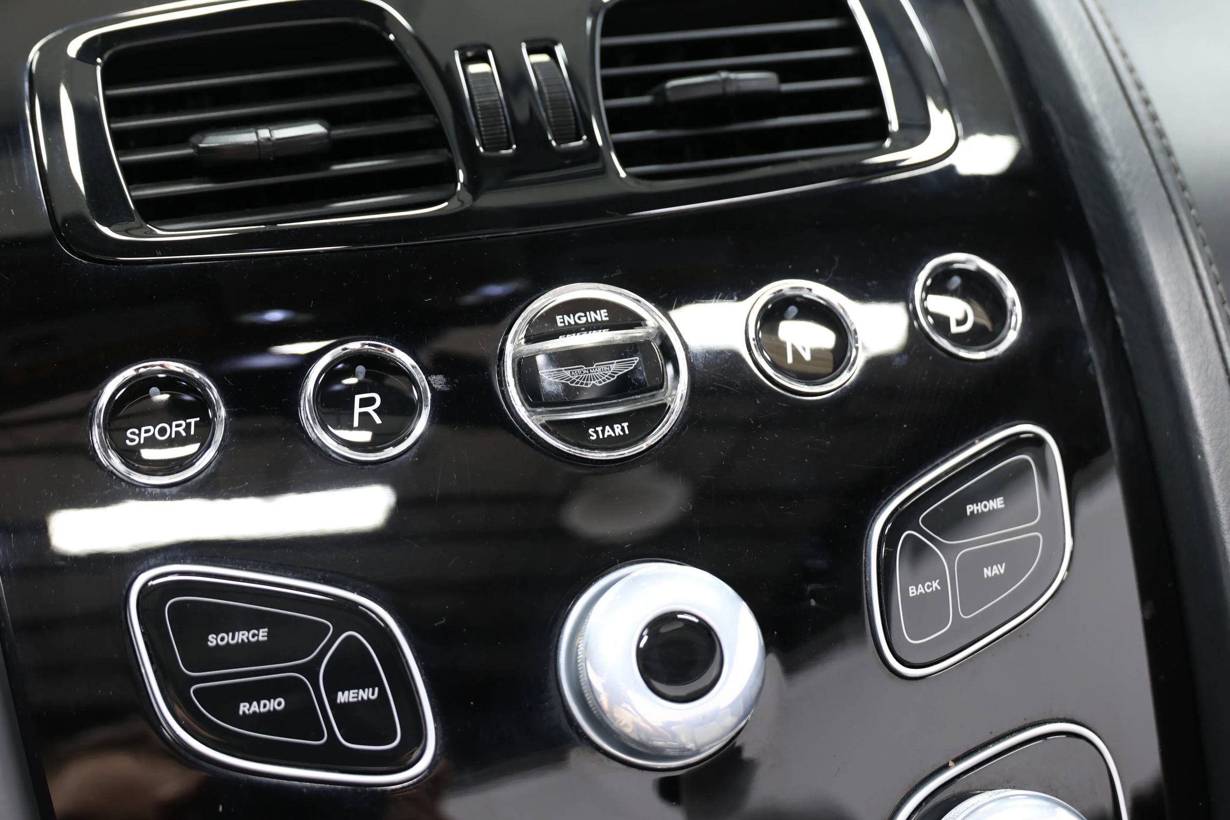 Used 2016 Aston Martin V8 Vantage S RWD image 31