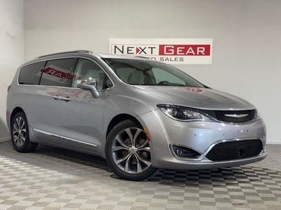 Used 2017 Chrysler Pacifica Limited w/ Advanced Safetytec Group