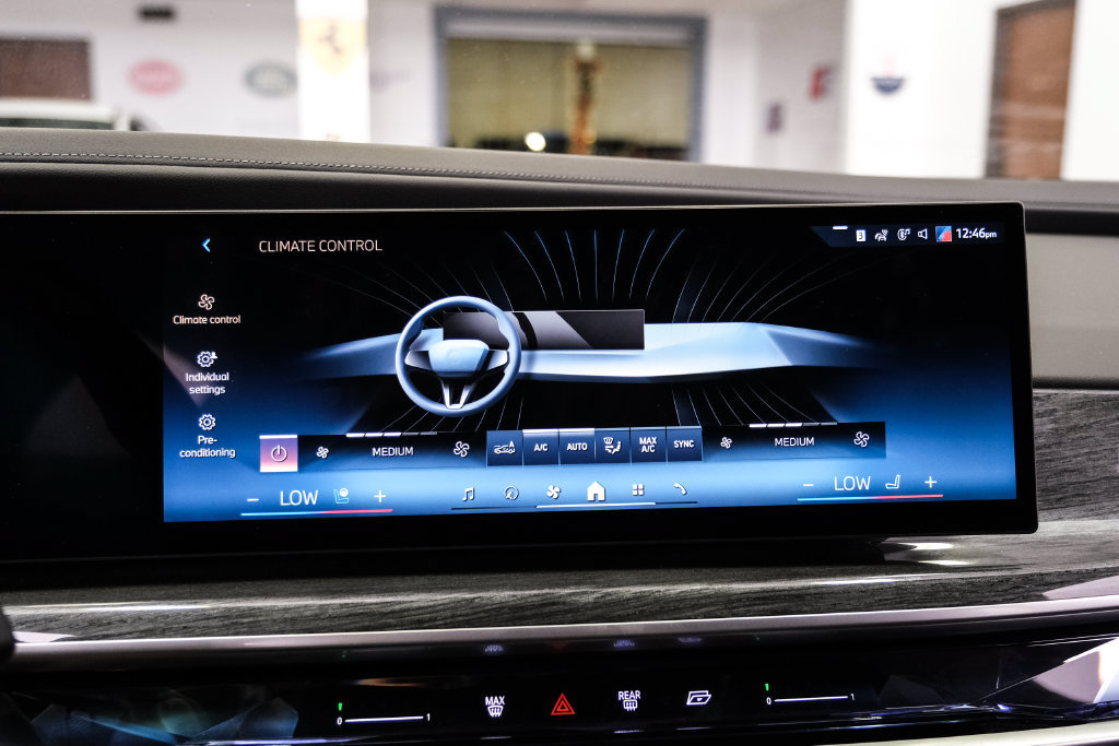 Used 2024 BMW i7 xDrive60 AWD/4WD image 30